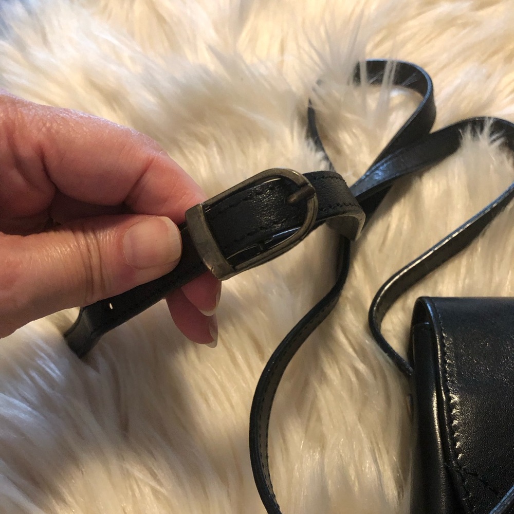 Oroton black leather crossbody purse with snap flap and slip pocket on back - Picture 7 of 9